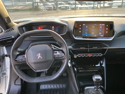 Peugeot 2008 1.2 turbo Allure 100cv (18)