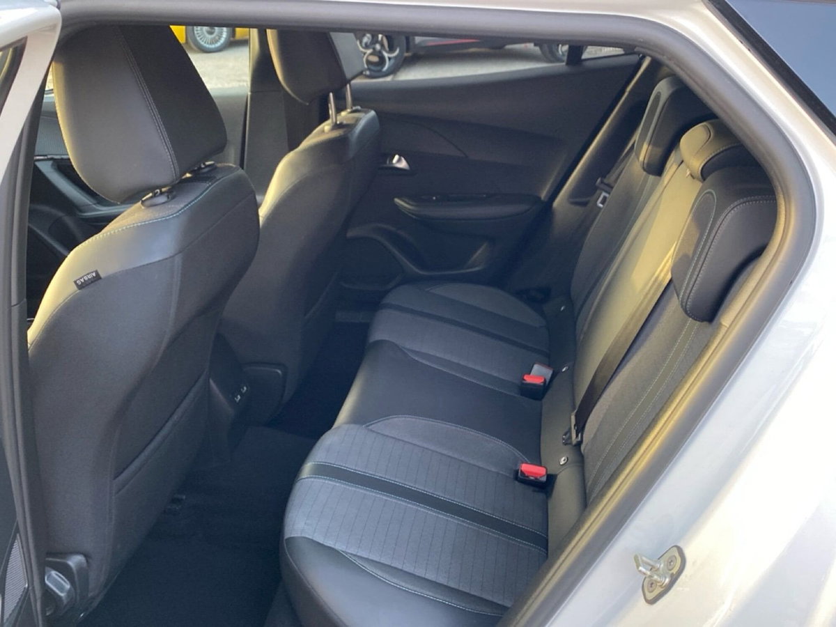 Peugeot 2008 1.2 turbo Allure 100cv (19)