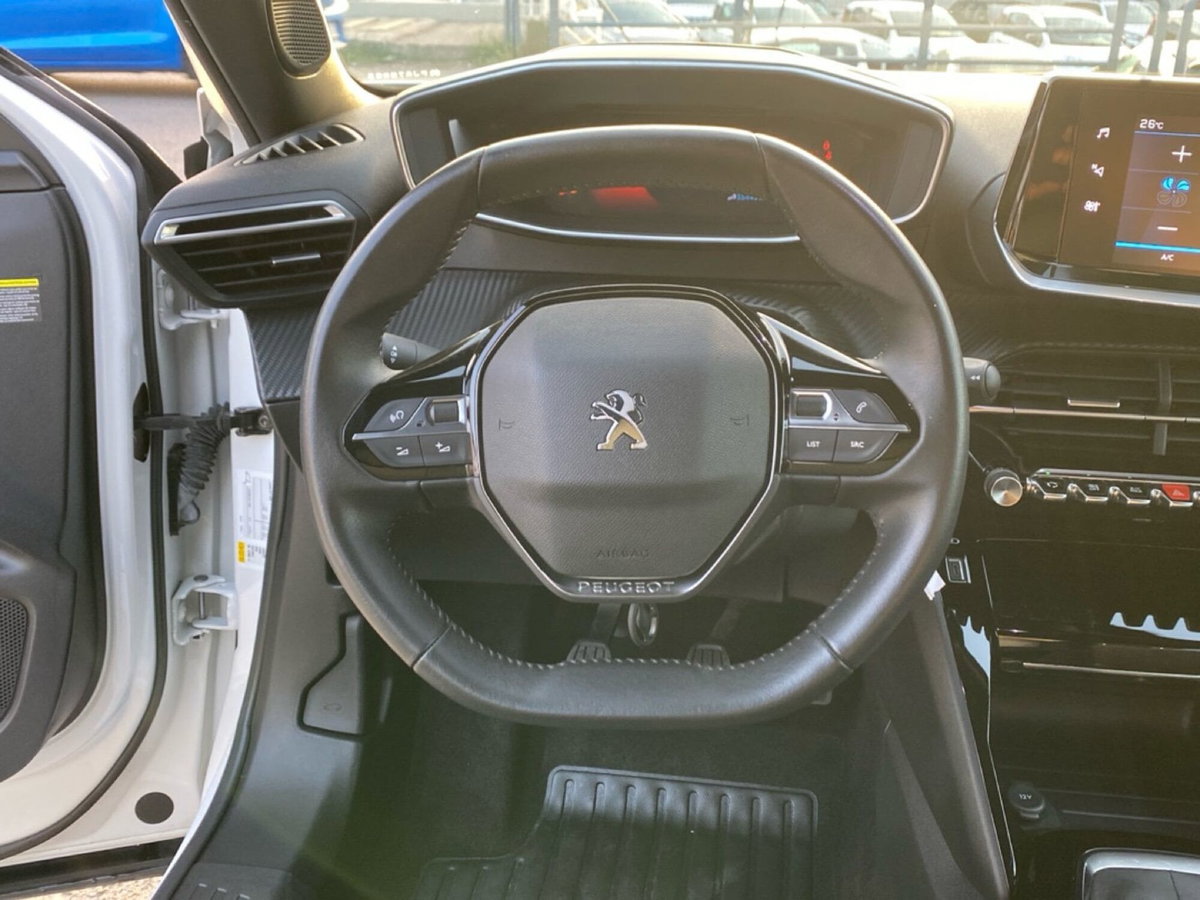 Peugeot 2008 1.2 turbo Allure 100cv (20)