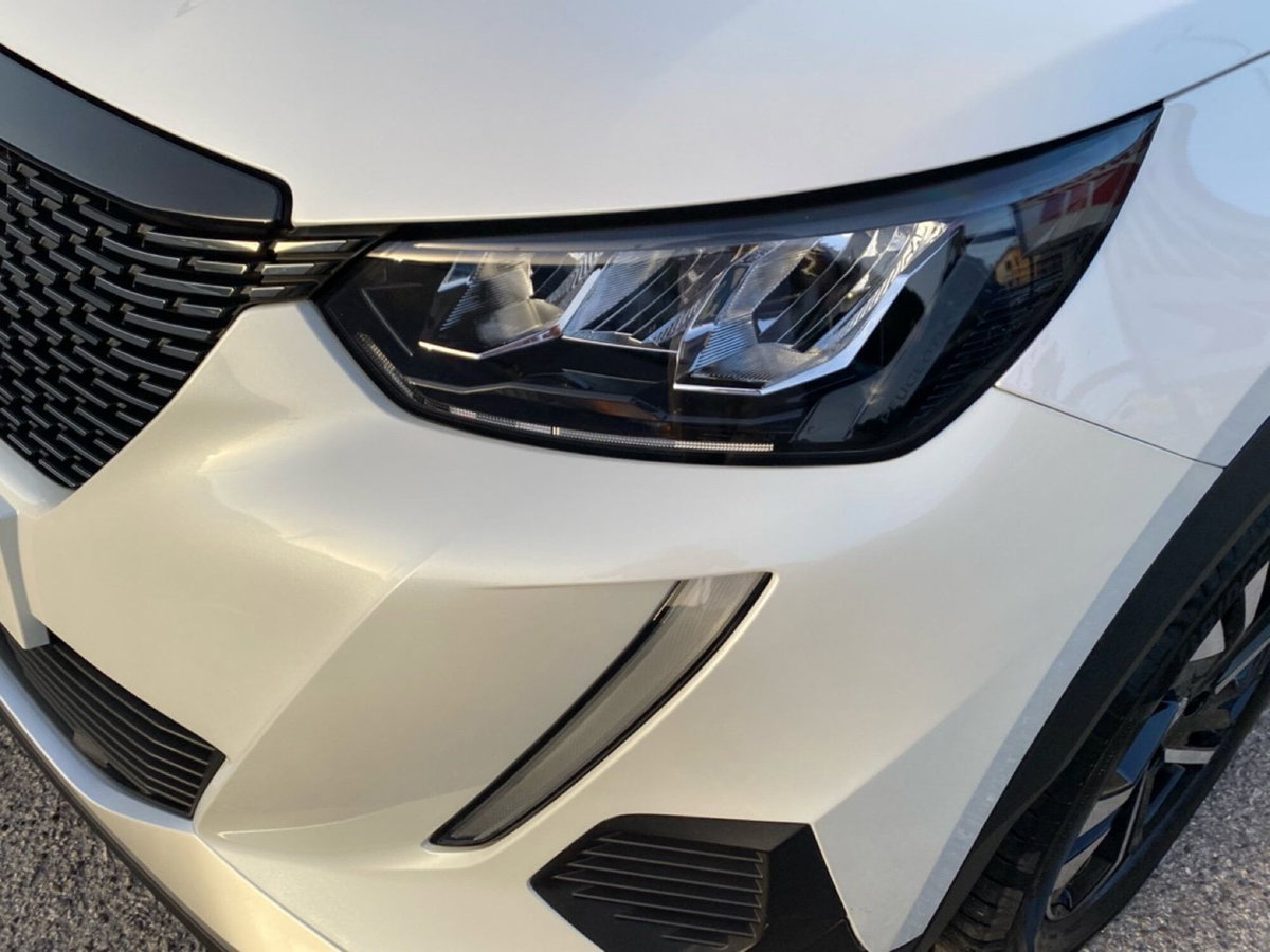 Peugeot 2008 1.2 turbo Allure 100cv (9)
