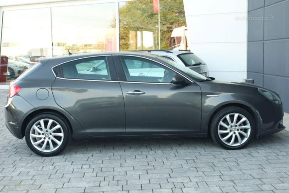 Alfa Romeo Giulietta 1.6 JTDm Giulietta 120cv (17)