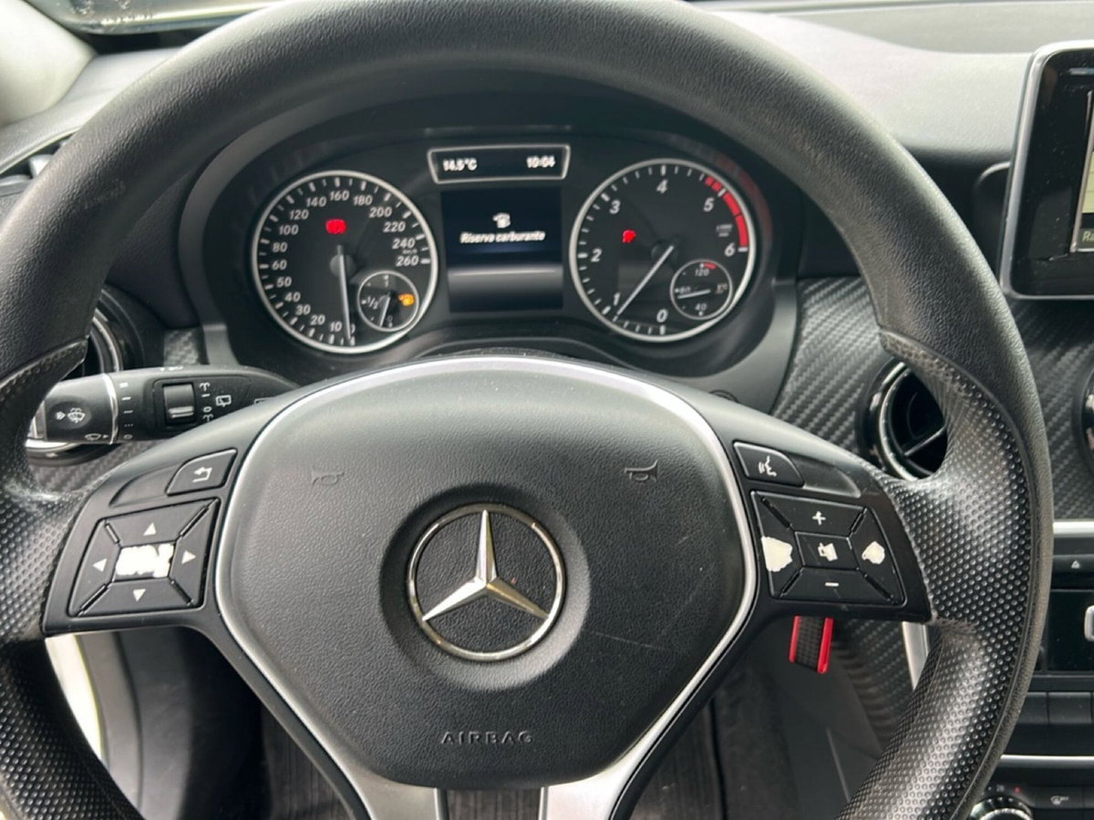 Mercedes-Benz GLA SUV 180 CDI Executive (10)