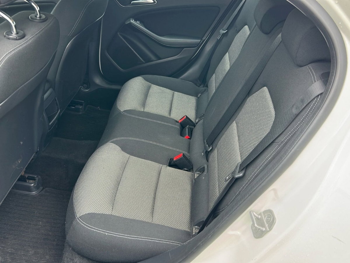 Mercedes-Benz GLA SUV 180 CDI Executive (14)