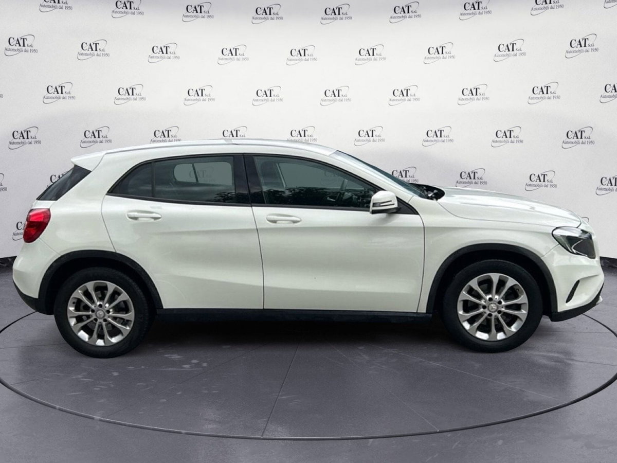 Mercedes-Benz GLA SUV 180 CDI Executive (4)