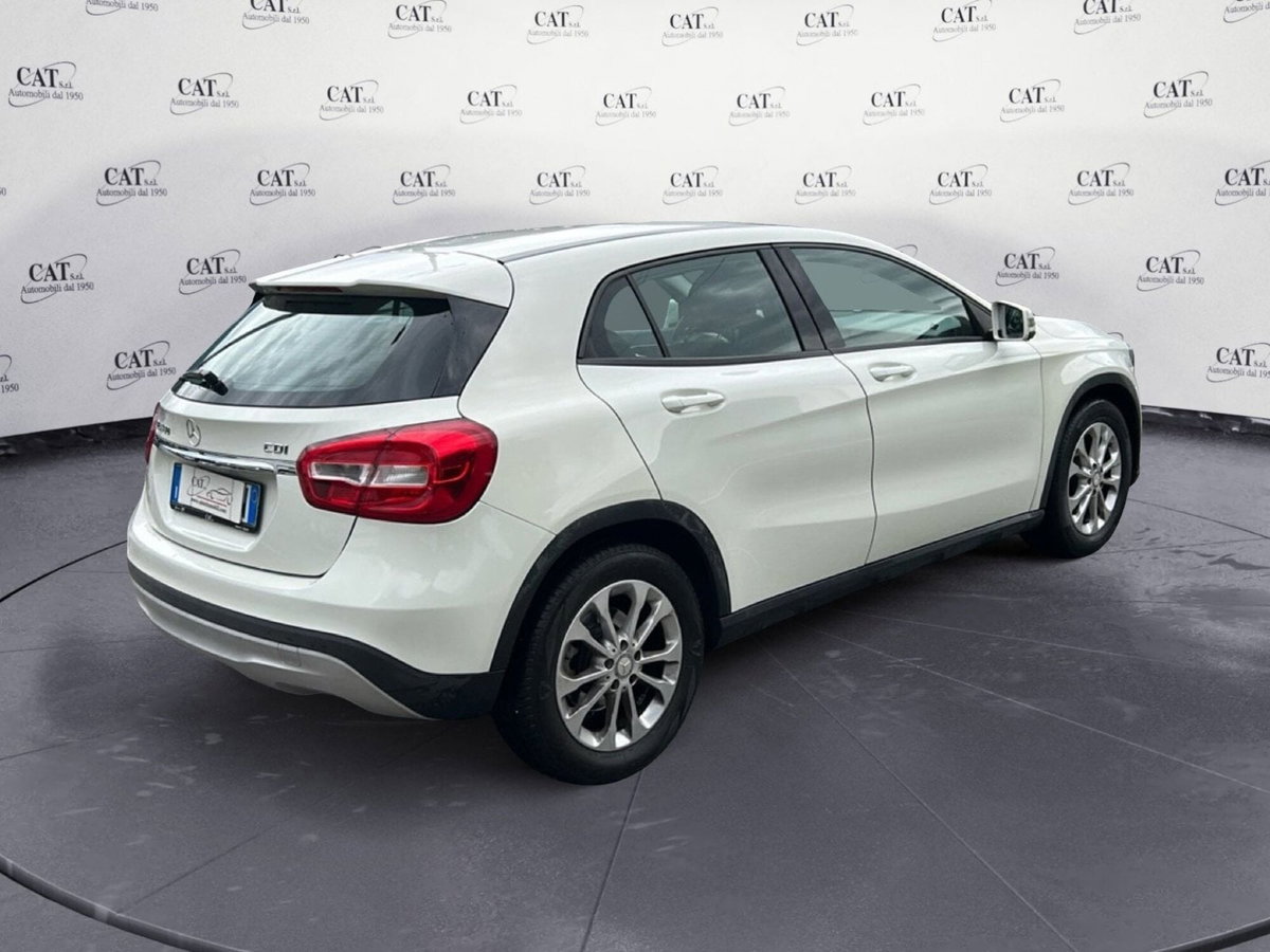 Mercedes-Benz GLA SUV 180 CDI Executive (8)