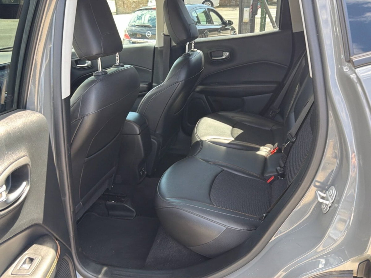 Jeep Compass 1.6 Multijet II 2WD Limited (15)