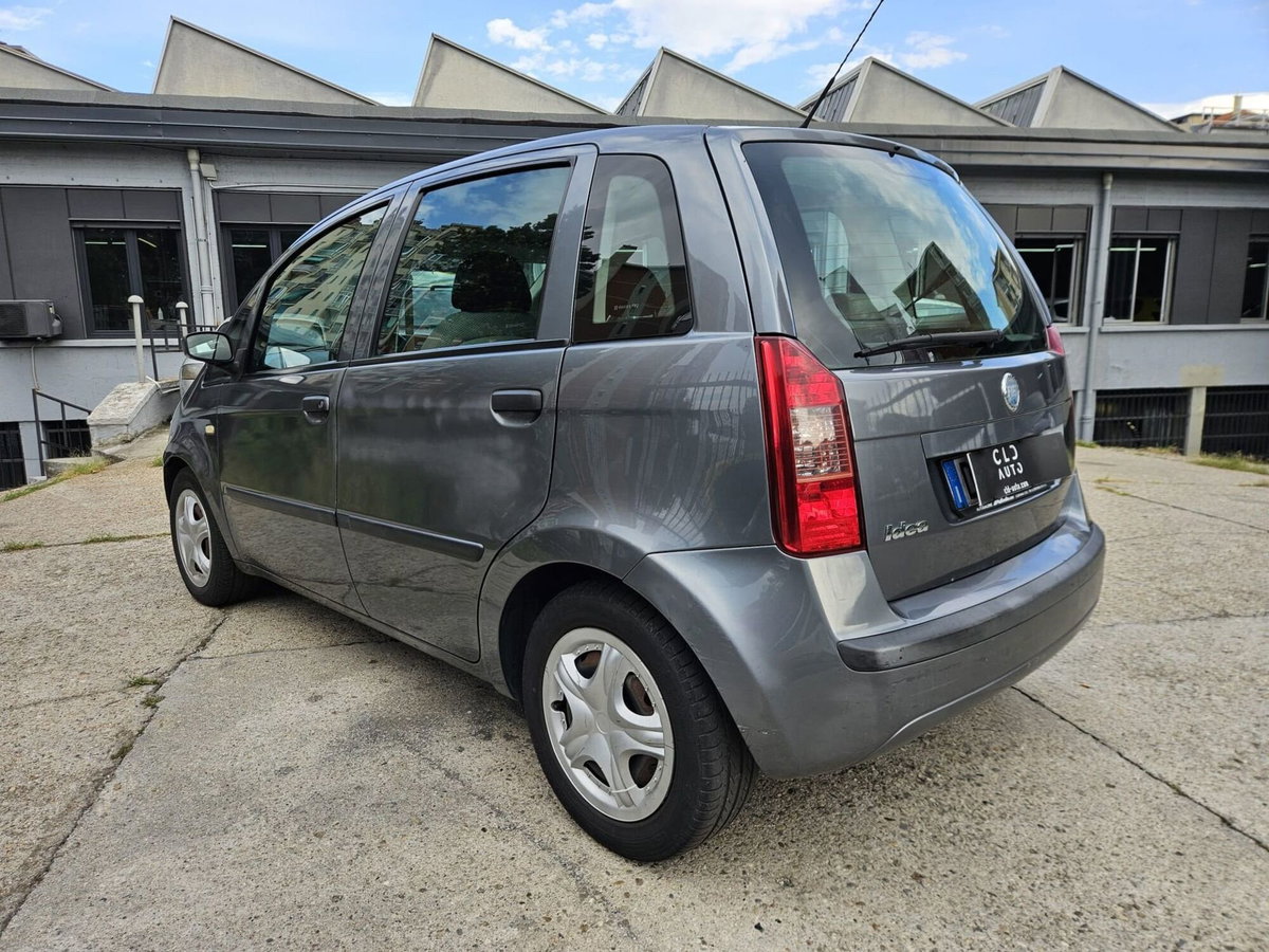 Fiat Idea 1.4 16V Dynamic (5)