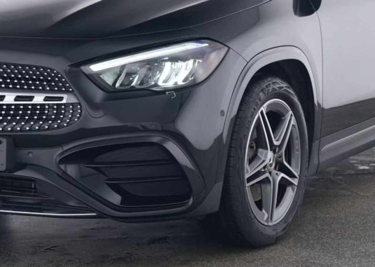 Mercedes-Benz GLA SUV 180 Automatic Premium (3)