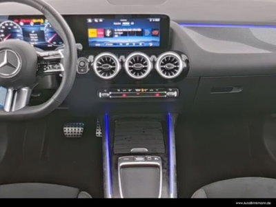 Mercedes-Benz GLA SUV 180 Automatic Premium (7)