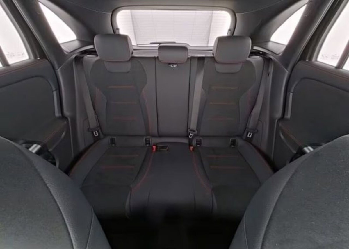 Mercedes-Benz GLA SUV 180 Automatic Premium (9)