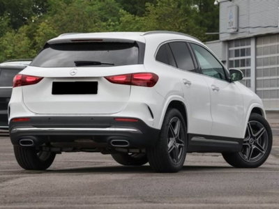 Mercedes-Benz GLA SUV 180 Automatic Premium (2)