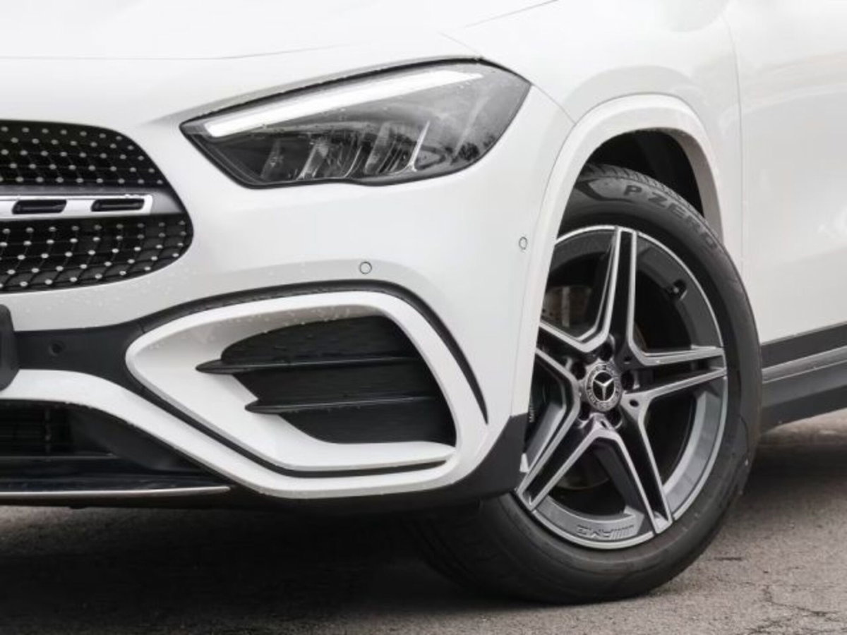 Mercedes-Benz GLA SUV 180 Automatic Premium (3)