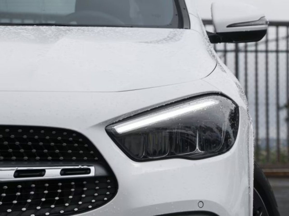 Mercedes-Benz GLA SUV 180 Automatic Premium (4)