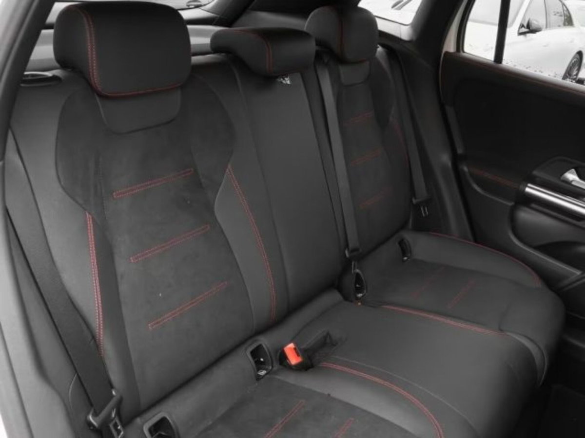 Mercedes-Benz GLA SUV 180 Automatic Premium (9)