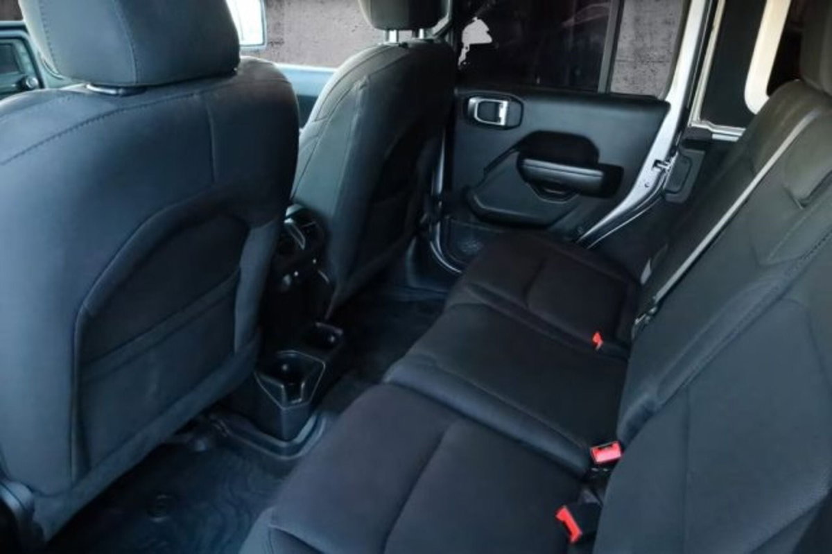 Jeep Wrangler Unlimited 2.0 Turbo Rubicon (17)