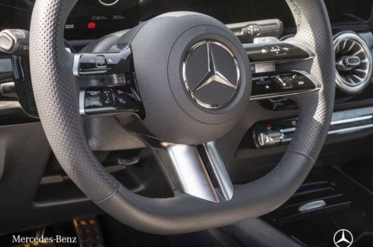 Mercedes-Benz GLA SUV 180 d AMG Line Premium Plus auto (14)