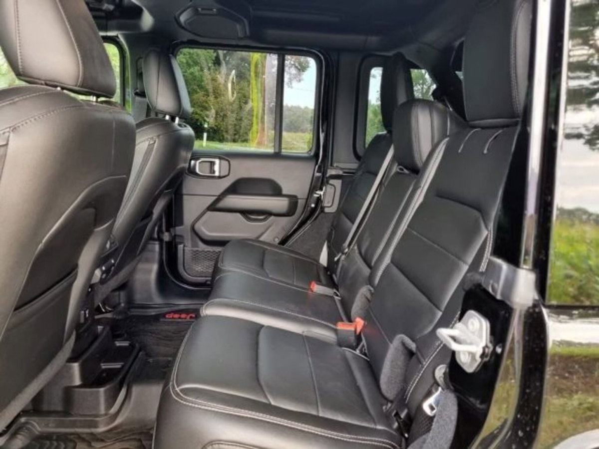 Jeep Wrangler Unlimited 2.0 Turbo Sahara (12)