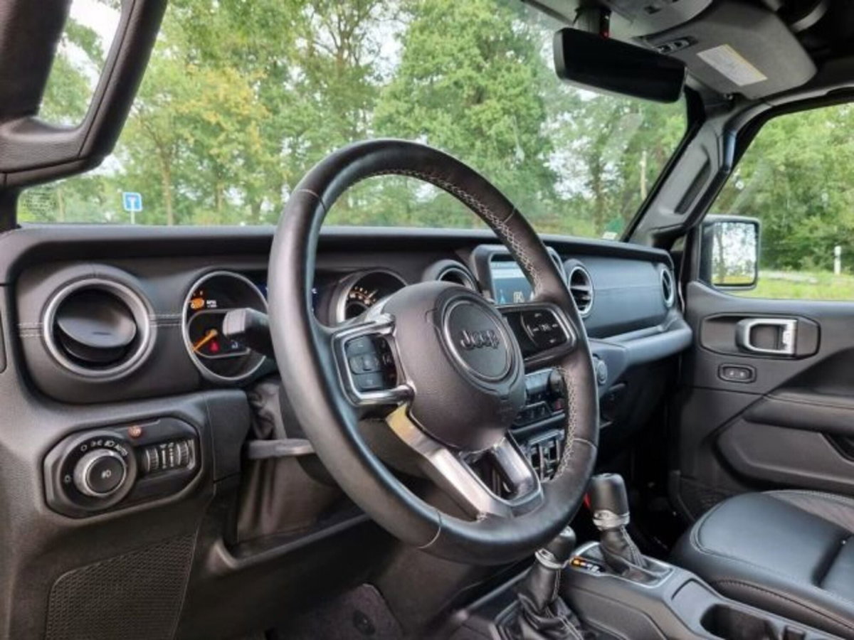Jeep Wrangler Unlimited 2.0 Turbo Sahara (14)