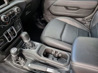 Jeep Wrangler Unlimited 2.0 Turbo Sahara (17)