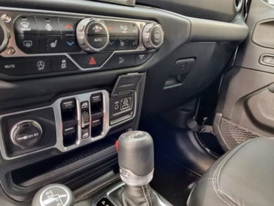Jeep Wrangler Unlimited 2.0 Turbo Sahara (8)