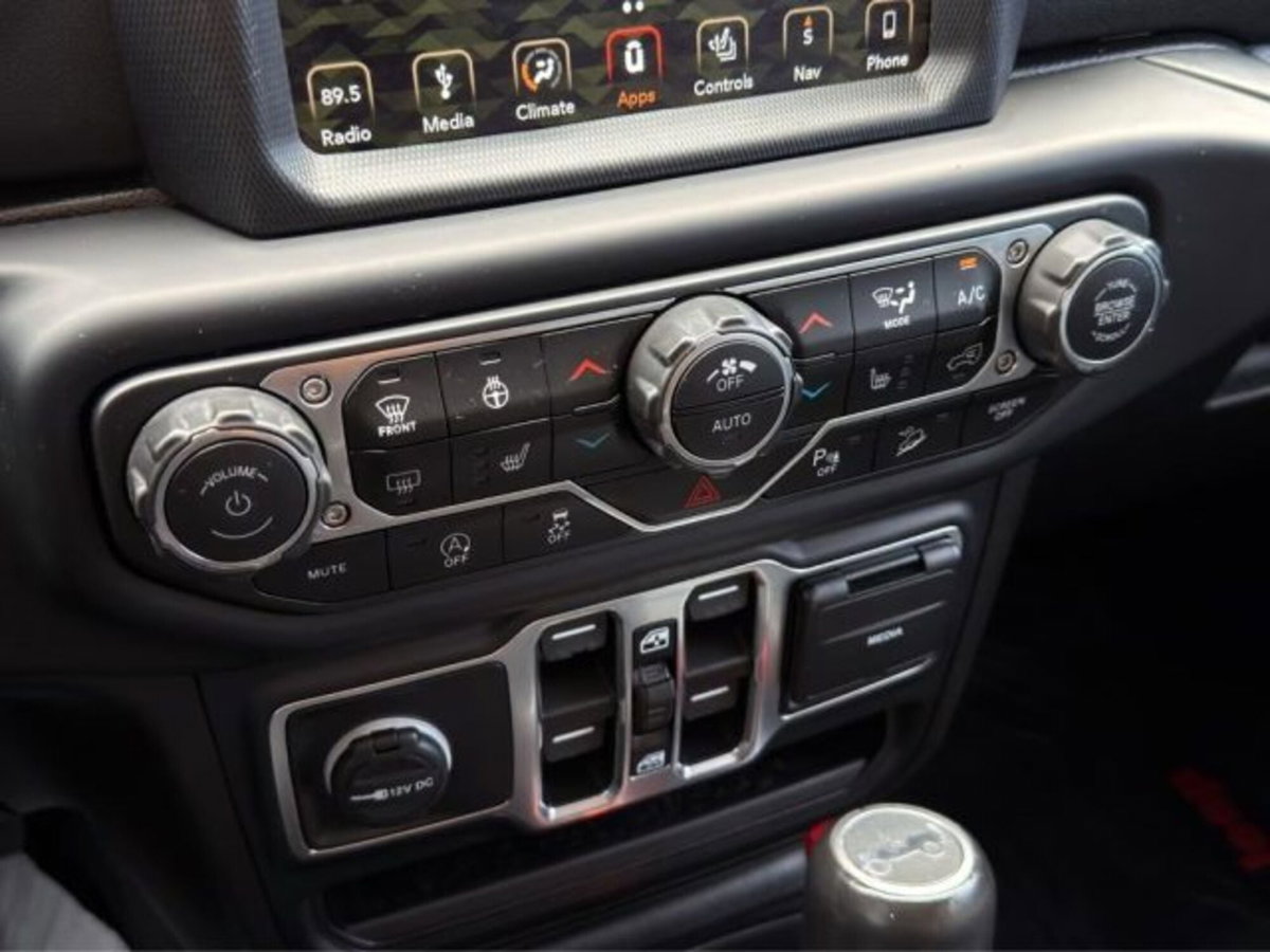 Jeep Wrangler Unlimited 2.0 Turbo Sahara (14)