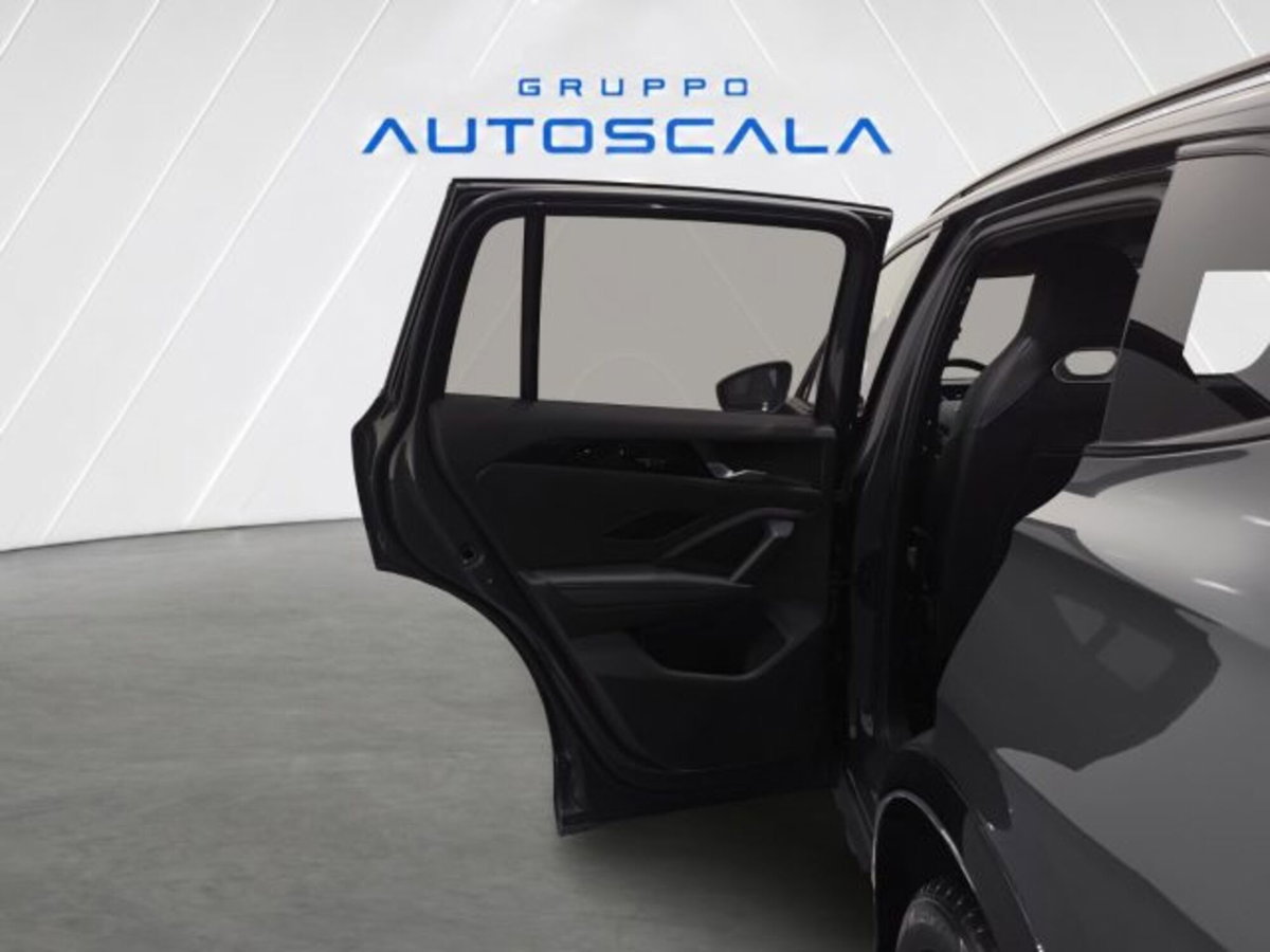 Volkswagen Tiguan Allspace 2.0 tdi R-Line 150cv dsg (17)