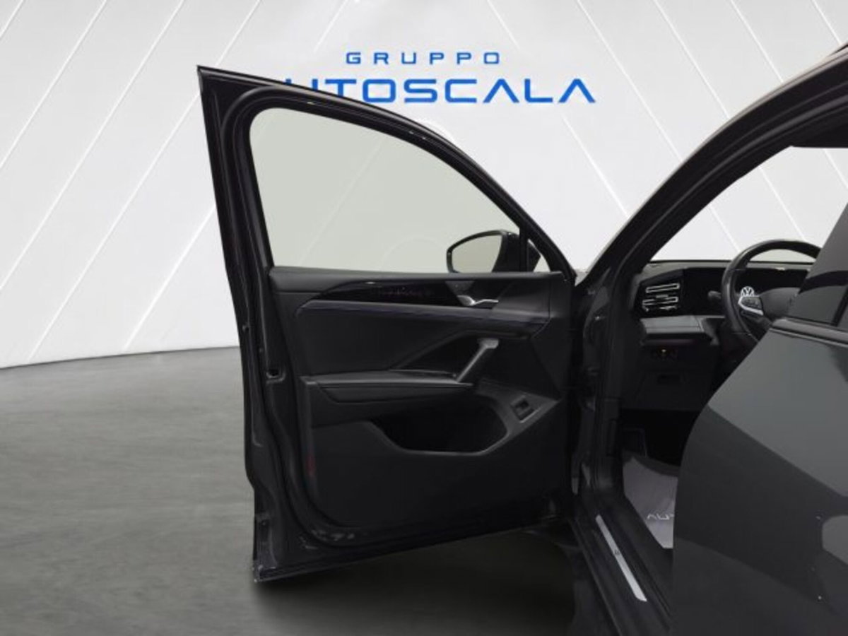 Volkswagen Tiguan Allspace 2.0 tdi R-Line 150cv dsg (5)
