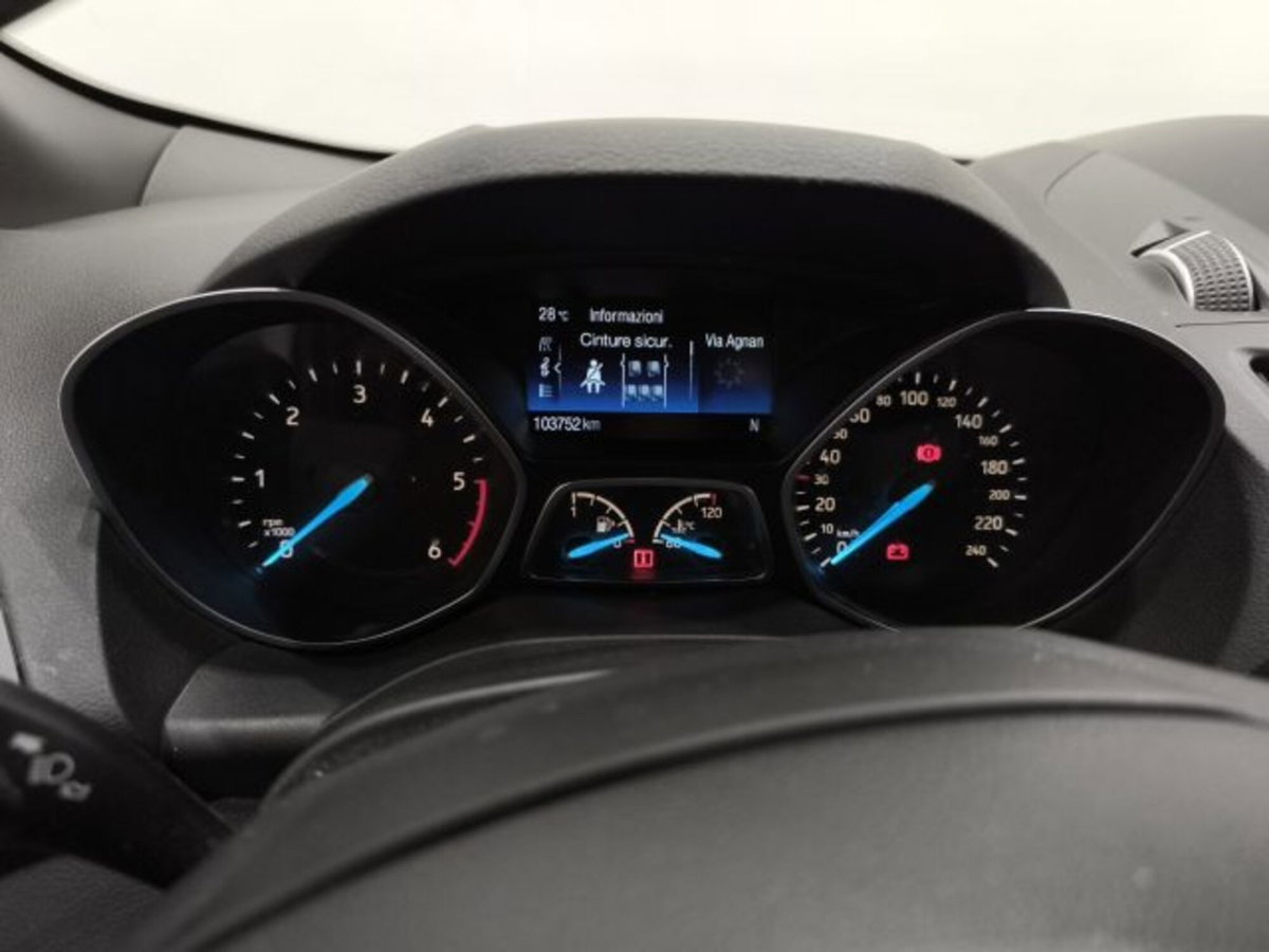 Ford Kuga 1.5 TDCI 120 CV S&S 2WD ST-Line (13)