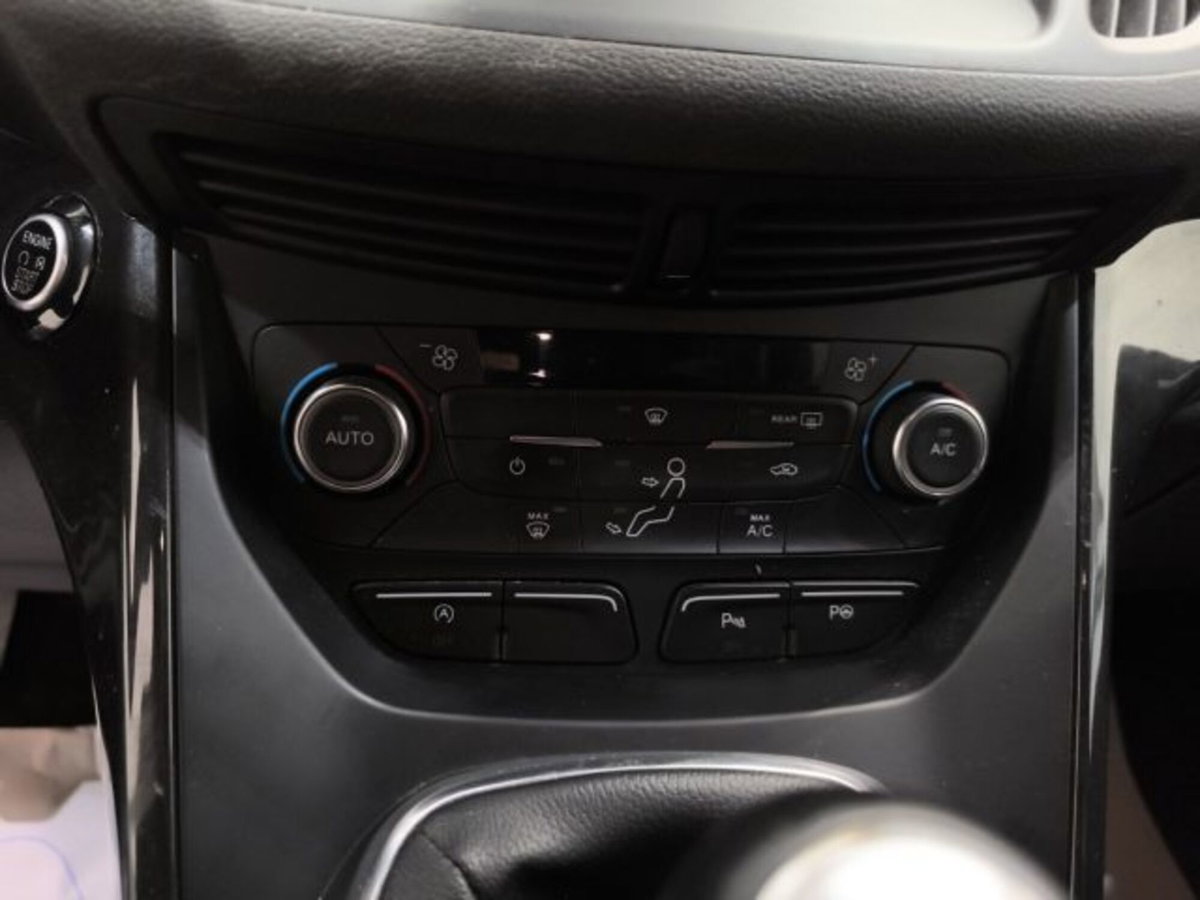 Ford Kuga 1.5 TDCI 120 CV S&S 2WD ST-Line (16)