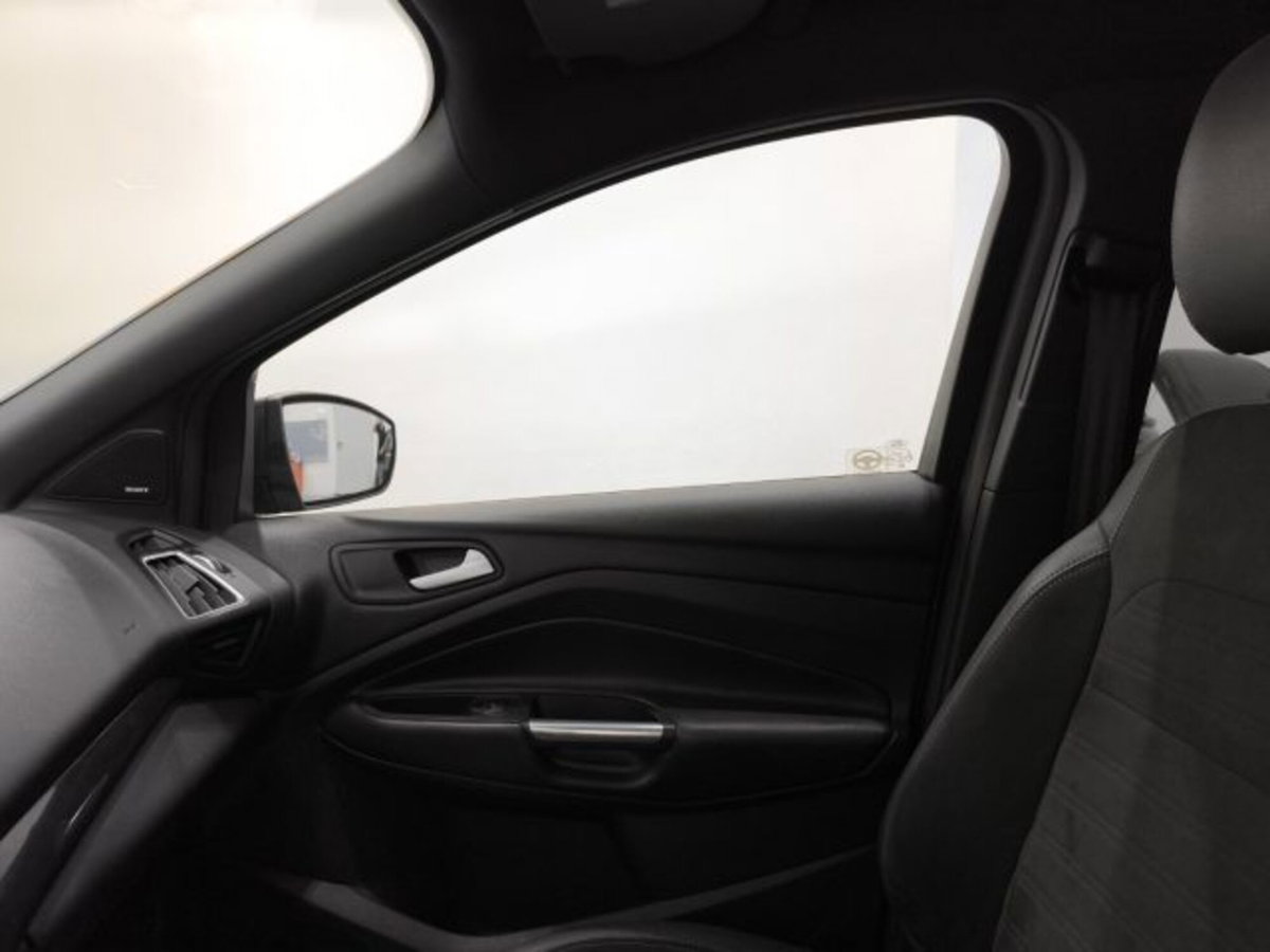 Ford Kuga 1.5 TDCI 120 CV S&S 2WD ST-Line (18)