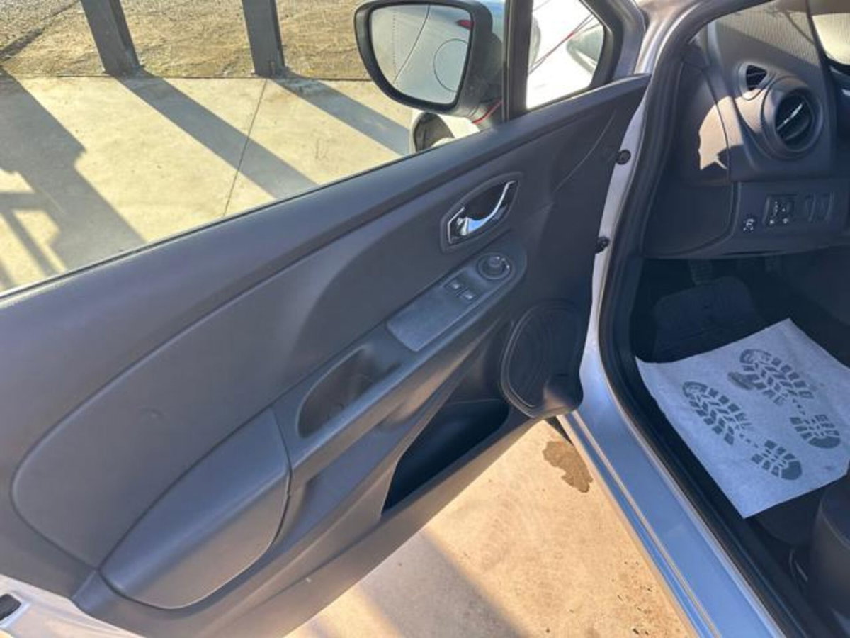 Renault Clio 1.2 75CV GPL 5 porte Wave (13)