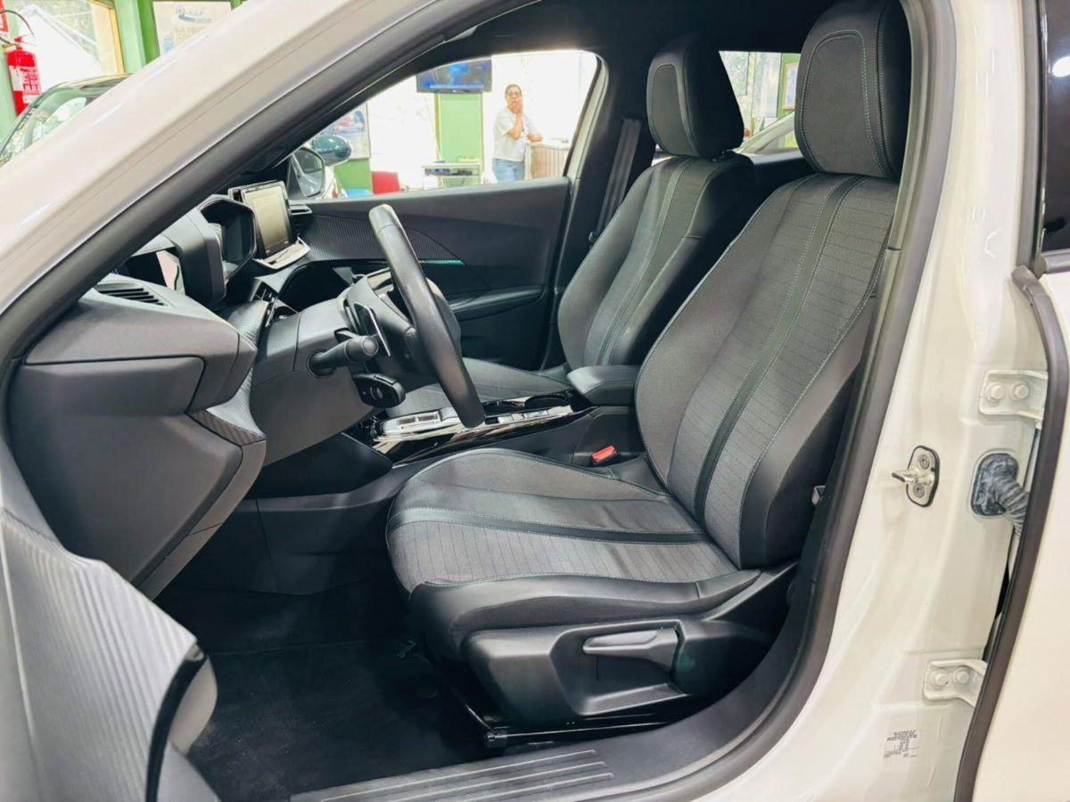 Peugeot 2008 BlueHDi 130 S&S EAT8 Allure Pack (11)