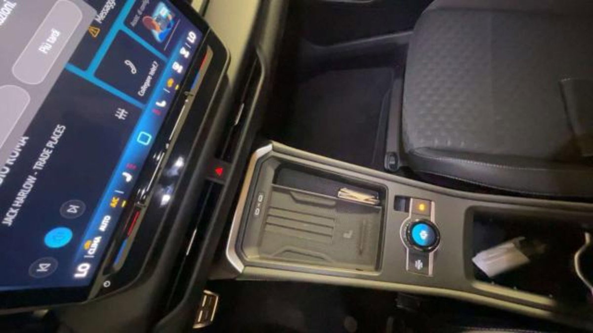 Volkswagen T-Roc 1.5 etsi R-Line 150cv dsg (15)