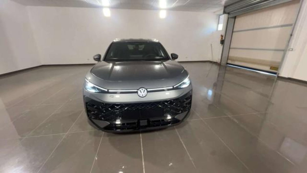 Volkswagen T-Roc 1.5 etsi R-Line 150cv dsg (2)