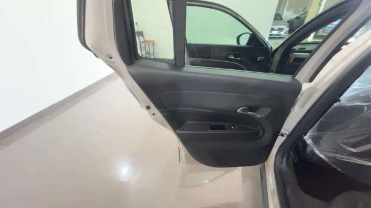 Jeep Avenger 1.2 turbo e-hybrid mhev Summit fwd 110cv edct6 (11)