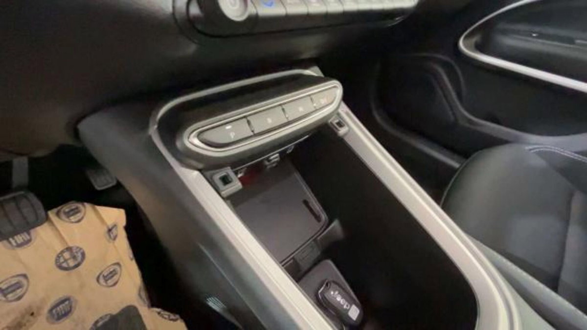 Jeep Avenger 1.2 turbo e-hybrid mhev Summit fwd 110cv edct6 (15)
