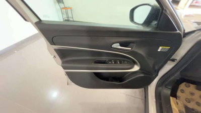 Jeep Avenger 1.2 turbo e-hybrid mhev Summit fwd 110cv edct6 (9)