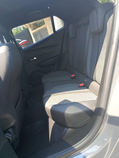 Peugeot 2008 PureTech 130 S&S EAT8 GT Pack (10)