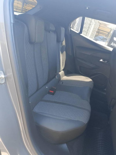 Peugeot 2008 PureTech 130 S&S EAT8 GT Pack (11)
