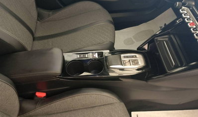 Peugeot 2008 PureTech 130 S&S EAT8 GT Pack (13)