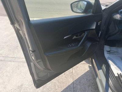 Peugeot 2008 PureTech 130 S&S EAT8 GT Pack (15)