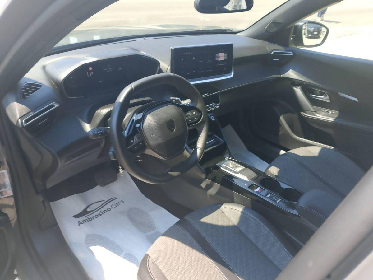 Peugeot 2008 PureTech 130 S&S EAT8 GT Pack (5)