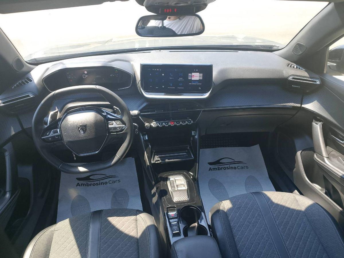 Peugeot 2008 PureTech 130 S&S EAT8 GT Pack (6)