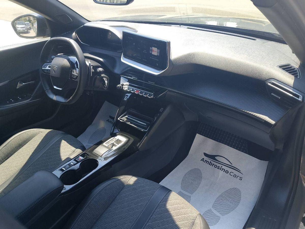 Peugeot 2008 PureTech 130 S&S EAT8 GT Pack (7)