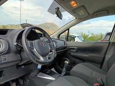 Toyota Yaris 1.D-4D 5 porte Lounge (10)