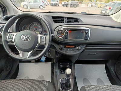 Toyota Yaris 1.D-4D 5 porte Lounge (12)