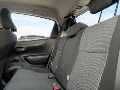 Toyota Yaris 1.D-4D 5 porte Lounge (14)