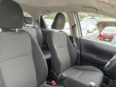 Toyota Yaris 1.D-4D 5 porte Lounge (15)