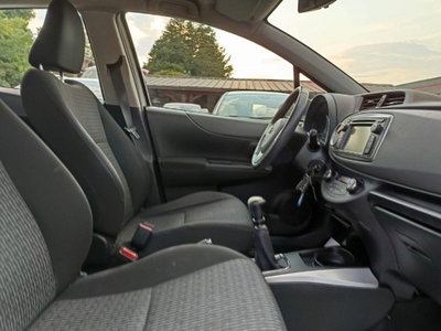 Toyota Yaris 1.D-4D 5 porte Lounge (16)