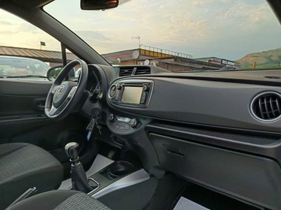 Toyota Yaris 1.D-4D 5 porte Lounge (17)
